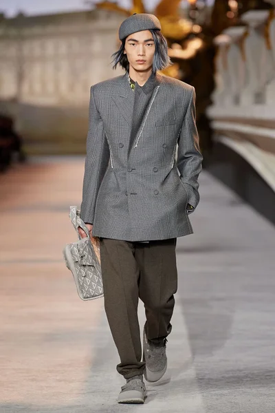 Look 12